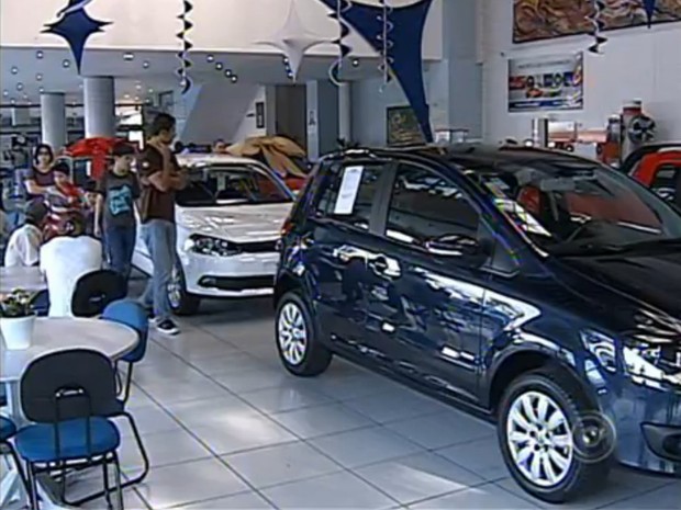 Após acumular quedas, total de veículos novos emplacados volta a crescer em SP, aponta Detran.SP