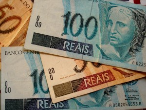 Fazenda notifica proprietários de 305 mil veículos final de placa 8 com débitos de IPVA