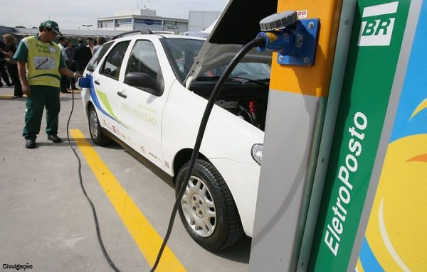 Prefeitura de SP vai dar desconto no IPVA de carros elétricos e híbridos