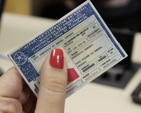 Processo para tirar CNH passa a ter intérprete de Libras para surdos