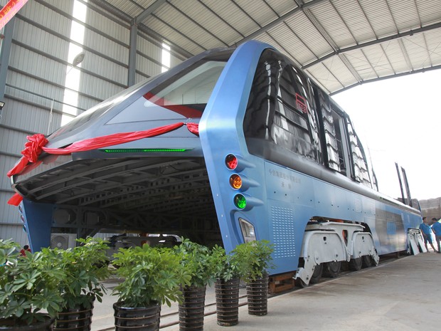 ‘Superônibus’ da China levanta suspeitas e questionamentos