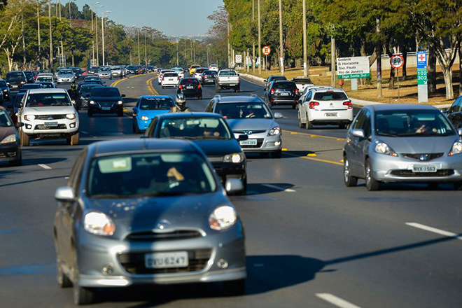 Governo recorrerá contra suspensão de multas por lei do farol baixo