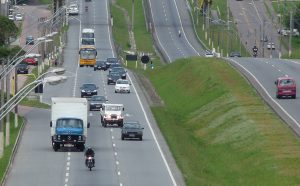 Comissão aprova fim de farol aceso durante o dia em rodovias no perímetro urbano