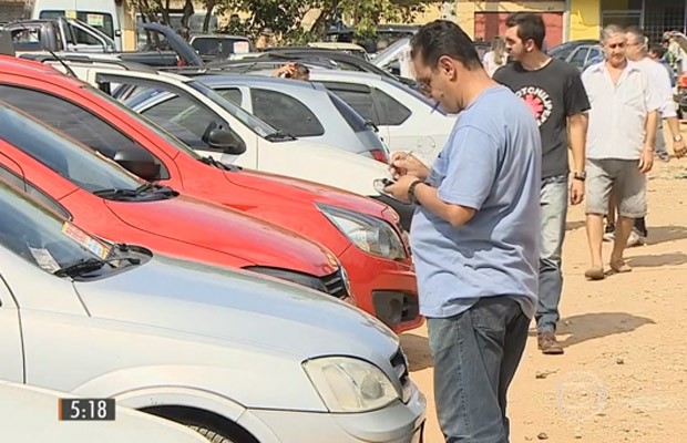 Venda de veículos usados fica quase estável em 2016, diz Fenabrave