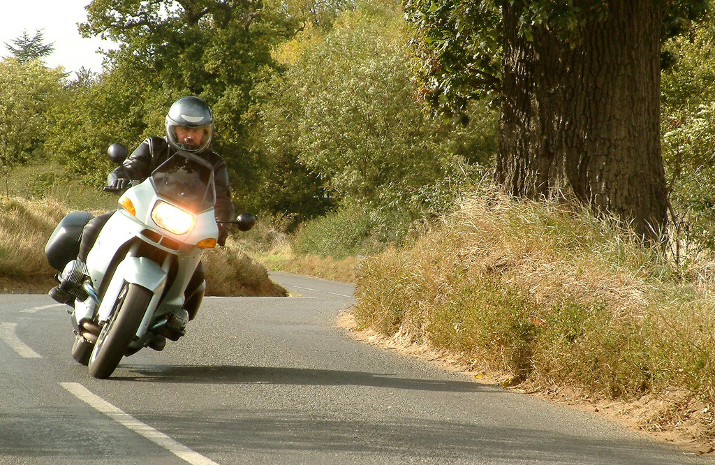 Viagens de moto exigem cuidados e precauções