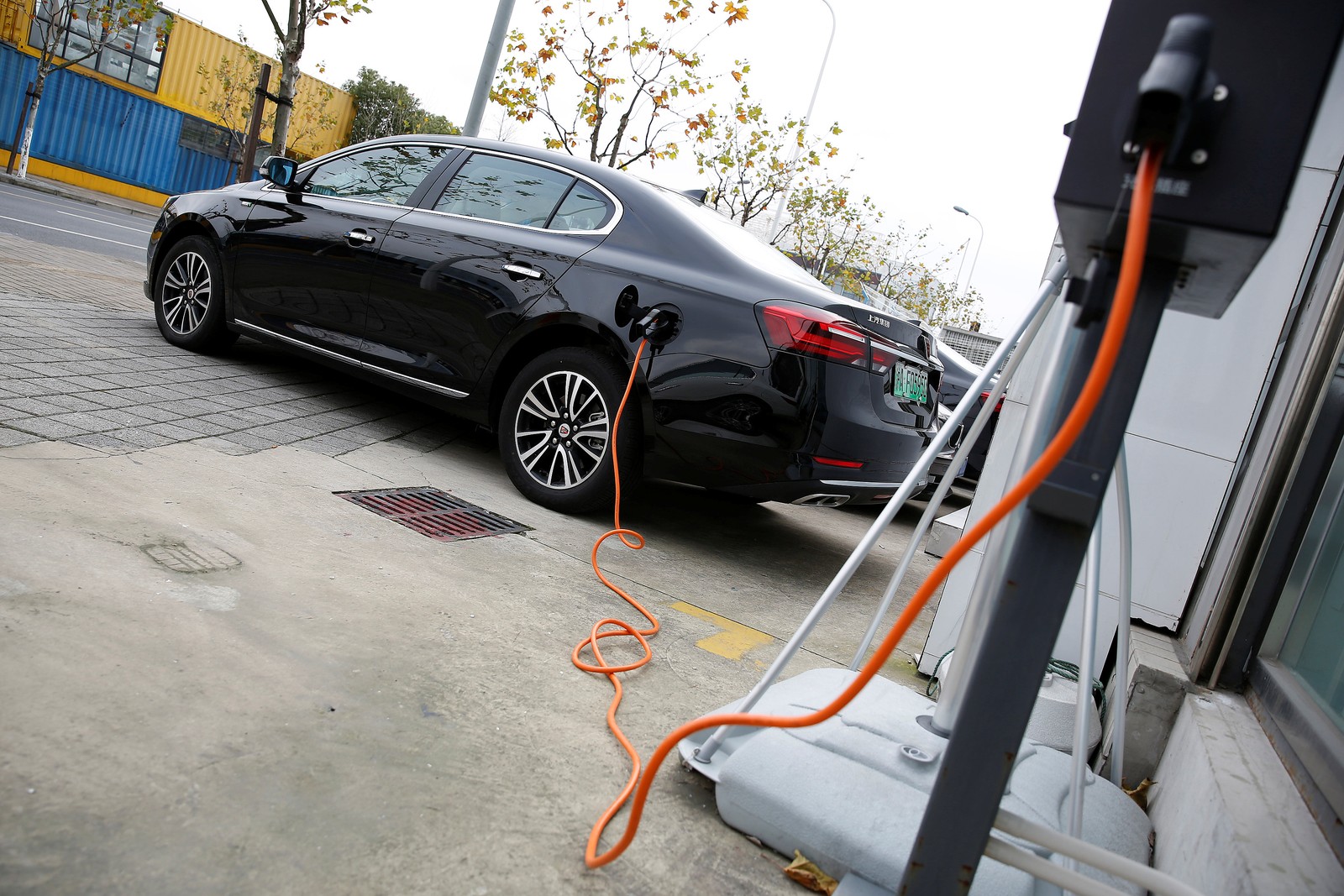 Carros elétricos são subestimados por petroleiras, dizem especialistas