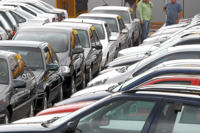 Cheiro de carro novo pode causar prejuízos à saúde