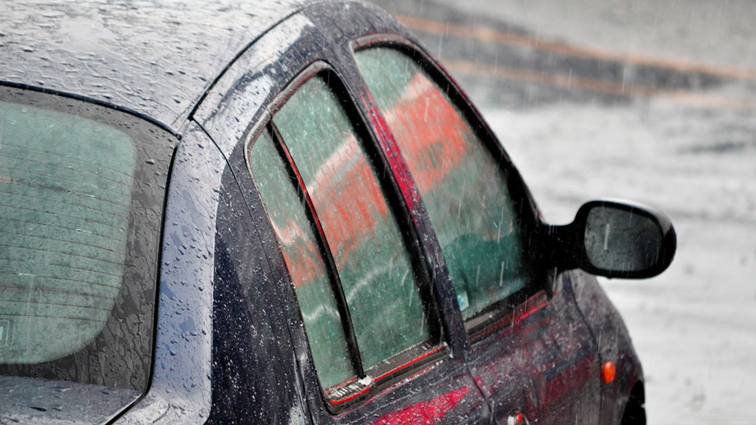 ESTEJA ALERTA PARA O TRÂNSITO E CONDIÇÕES DO VEÍCULO EM DIAS DE CHUVA