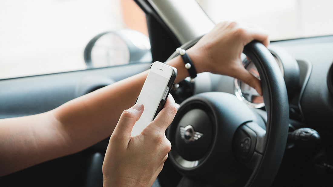 OBSERVATÓRIO ANALISA RISCOS DA COMBINAÇÃO CELULAR/VOLANTE À FOLHA DE SÃO PAULO