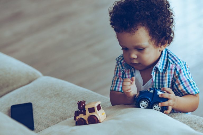 De pais para filhos: brincadeiras sobre segurança no trânsito para as crianças