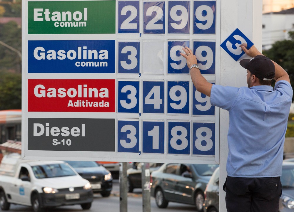 Preço da gasolina sobe mais de 8% na primeira semana após alta de impostos, diz ANP