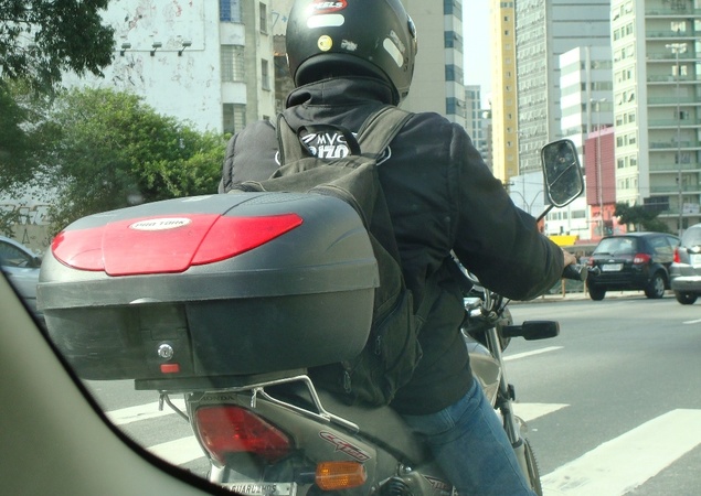 Comissão aprova lei que libera motos no corredor