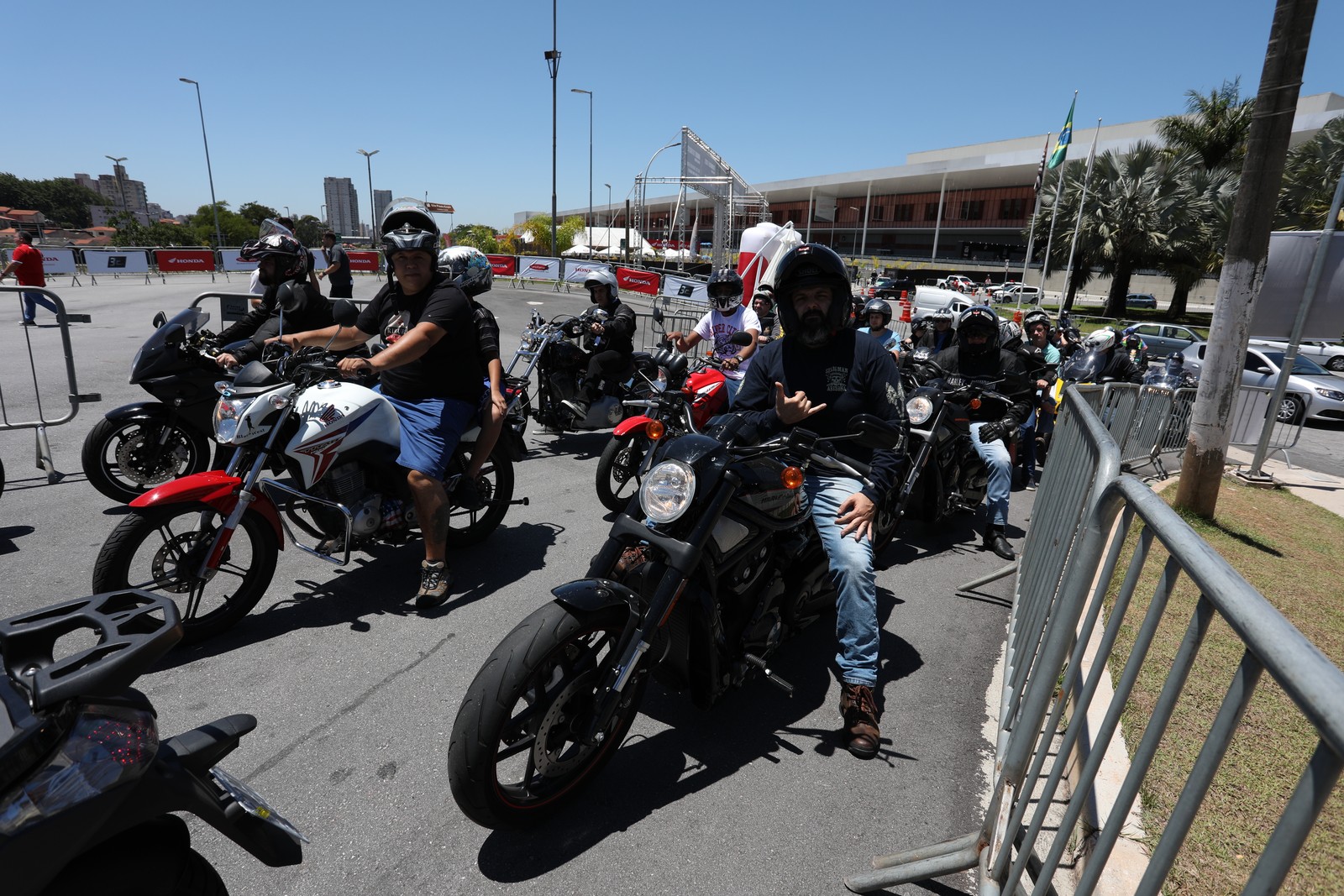 Venda de motos chega ao ‘fundo do poço’; fabricantes esperam retomada em 2018
