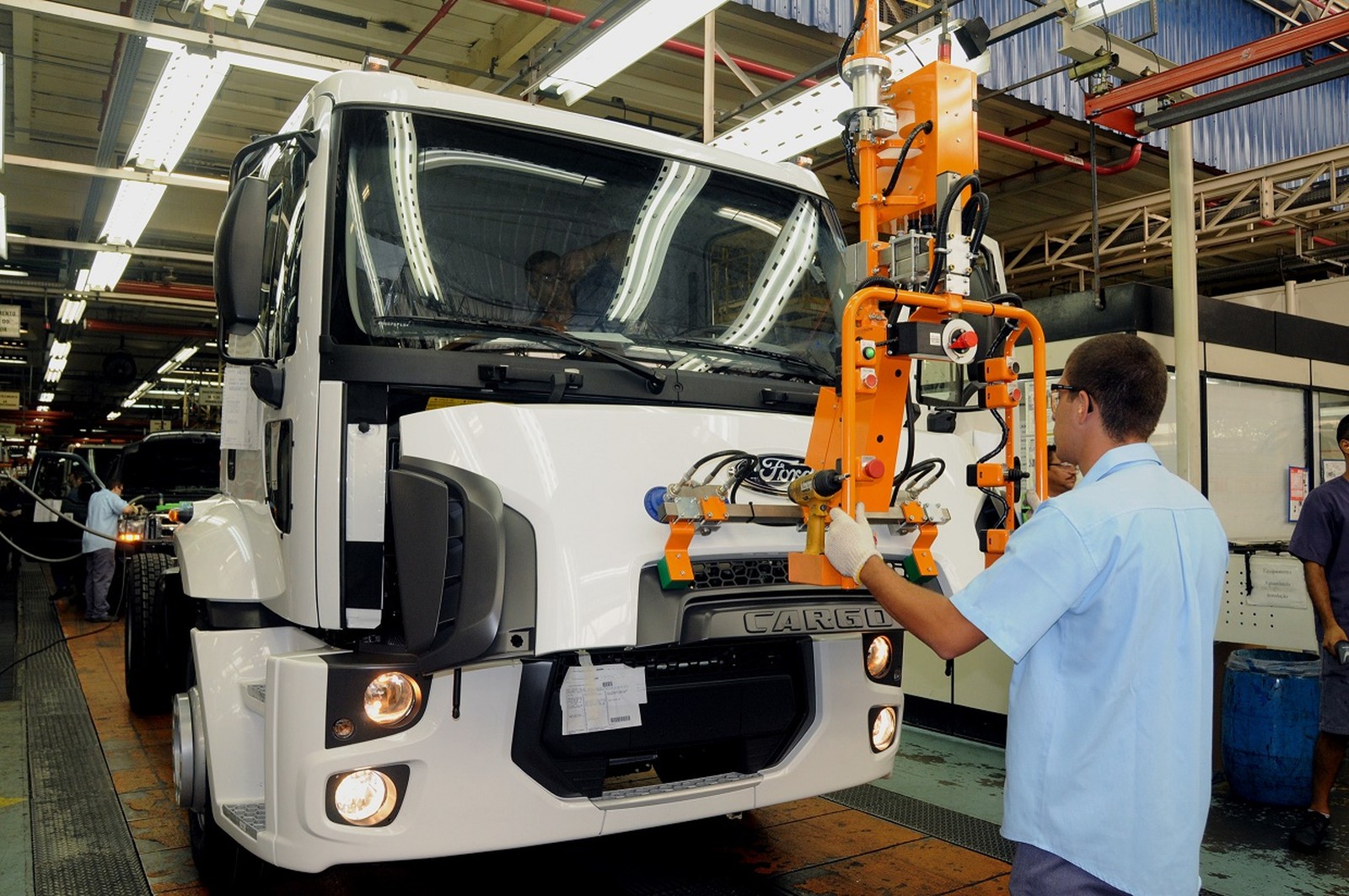 Venda de caminhões deve saltar até 30% no Brasil em 2018, segundo projeções
