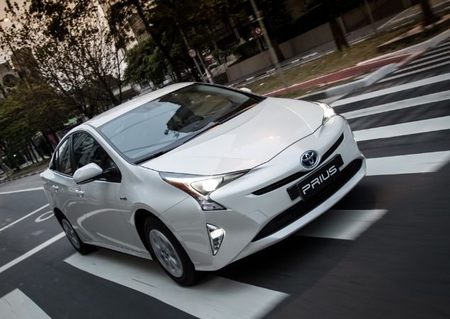 Carros elétricos e híbridos pagarão imposto de carro popular