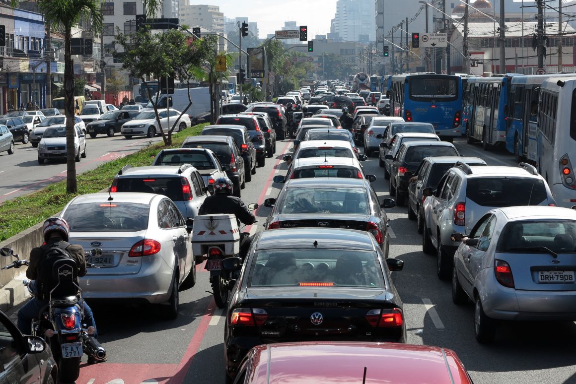 Carros de locadoras ainda rodam sem itens básicos de segurança