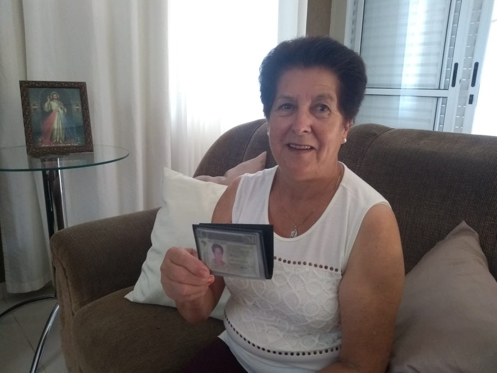 Aos 68 anos, idosa comemora primeira habilitação após reprovar 21 vezes em prova: ‘Nunca é tarde’