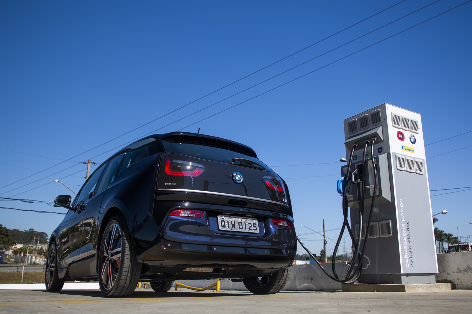 Carros elétricos terão postos de recarga ligando São Paulo e Rio a partir da próxima semana