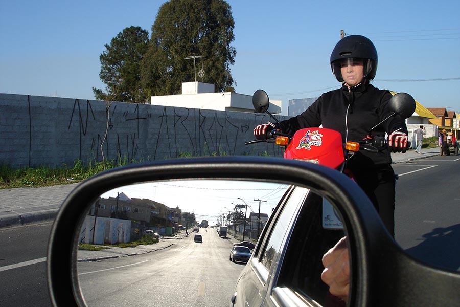Ford patenteia tecnologia para detectar motociclistas que trafegam nos corredores