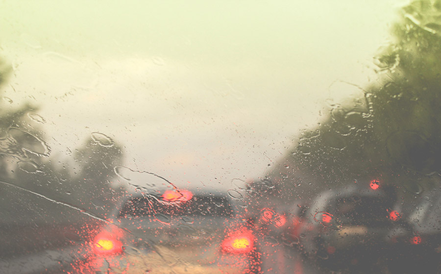 Chuva, alta velocidade e desgaste nos pneus são uma combinação perigosa