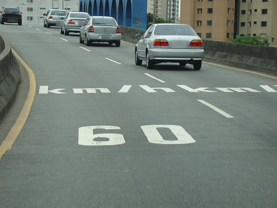 Comissão aprova projeto que só permite multar motorista quando velocidade exceder em 10% à permitida