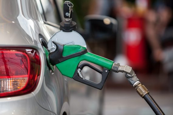 Preço da gasolina sobe nos postos pela 4ª semana seguida, diz ANP