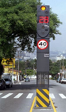 Para especialista, Brasil precisa aumentar o controle de velocidade nas vias