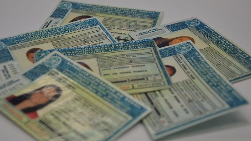 Posso dirigir com a CNH vencida durante a pandemia? Veja mitos e verdades