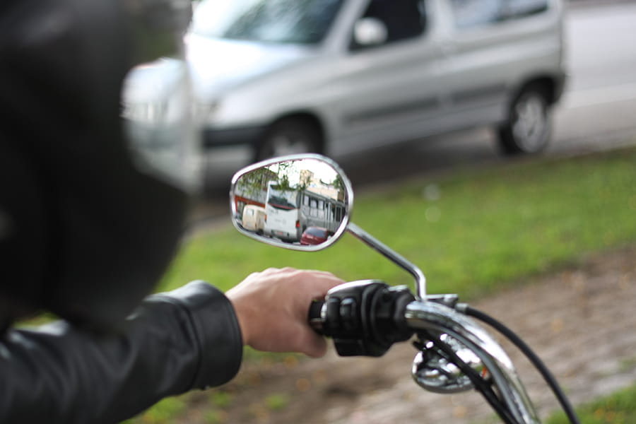 Nova lei: crianças menores de 10 anos não poderão ser transportadas em motos
