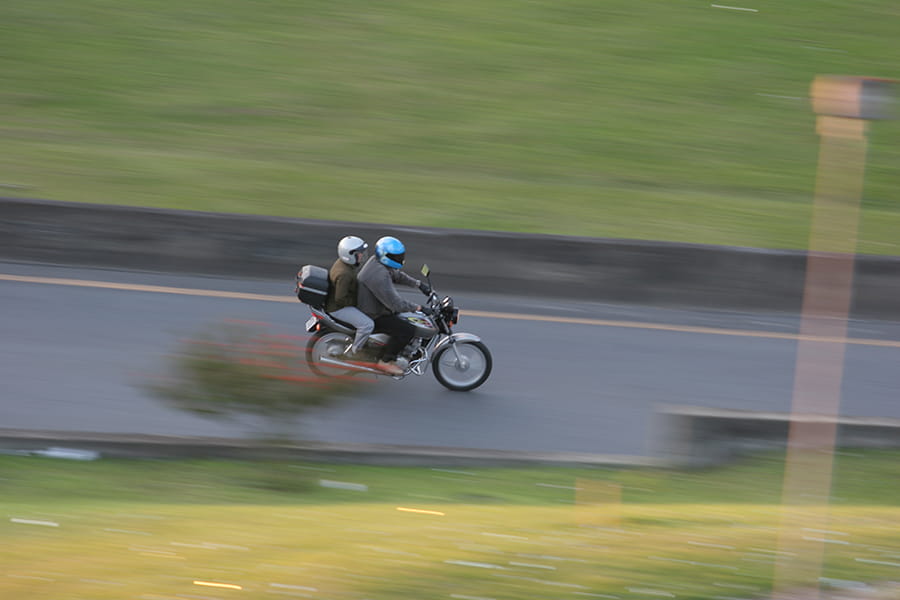 Nova lei de trânsito: conduzir motocicleta com farol apagado não será mais infração gravíssima
