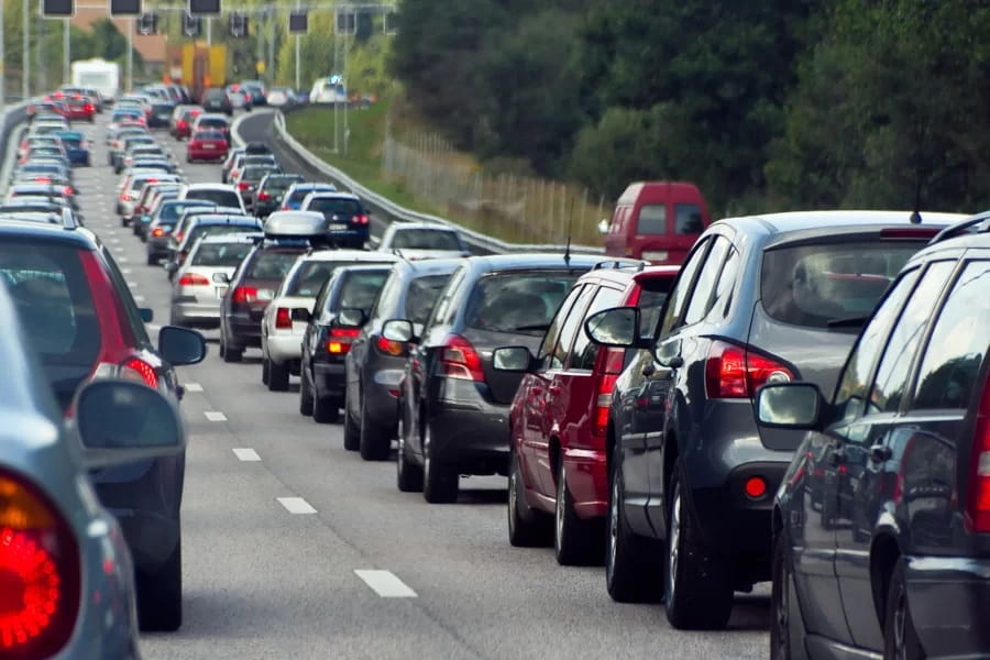 Trânsito em algumas cidades volta ao nível anterior à pandemia: como evitar os congestionamentos?