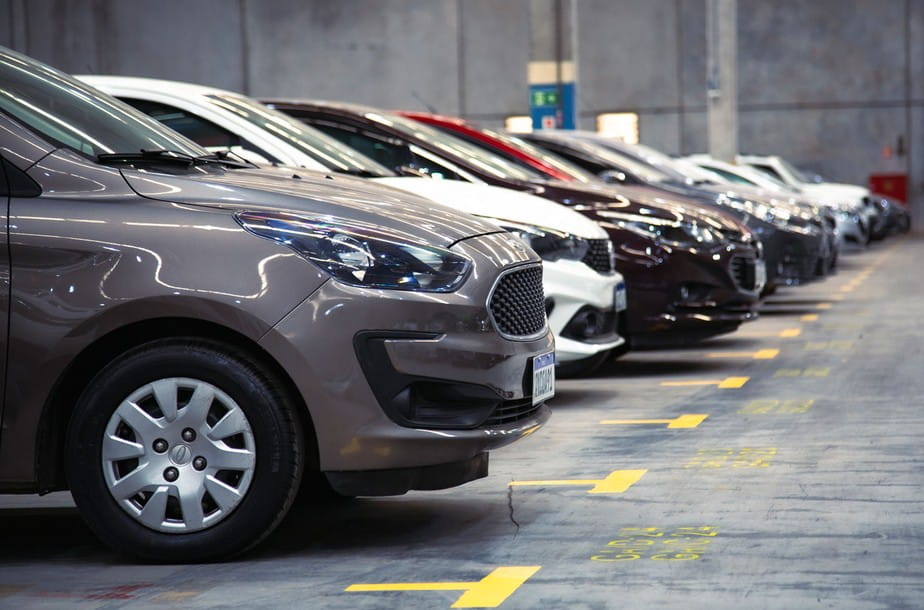 Qual é a diferença entre carro usado e seminovo?