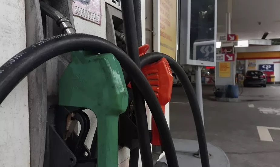 Preço do litro da gasolina cai mais de 20% em um mês; etanol e diesel também registram queda