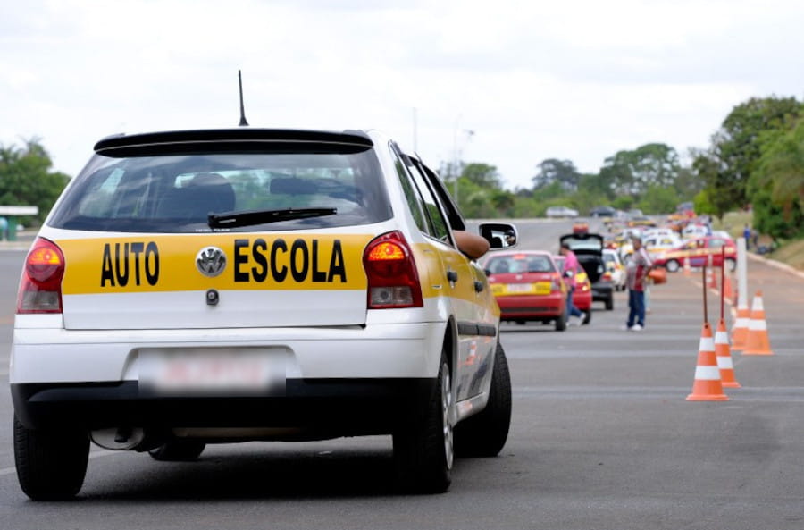Contran prorroga utilização de veículos de aprendizagem em CFCs