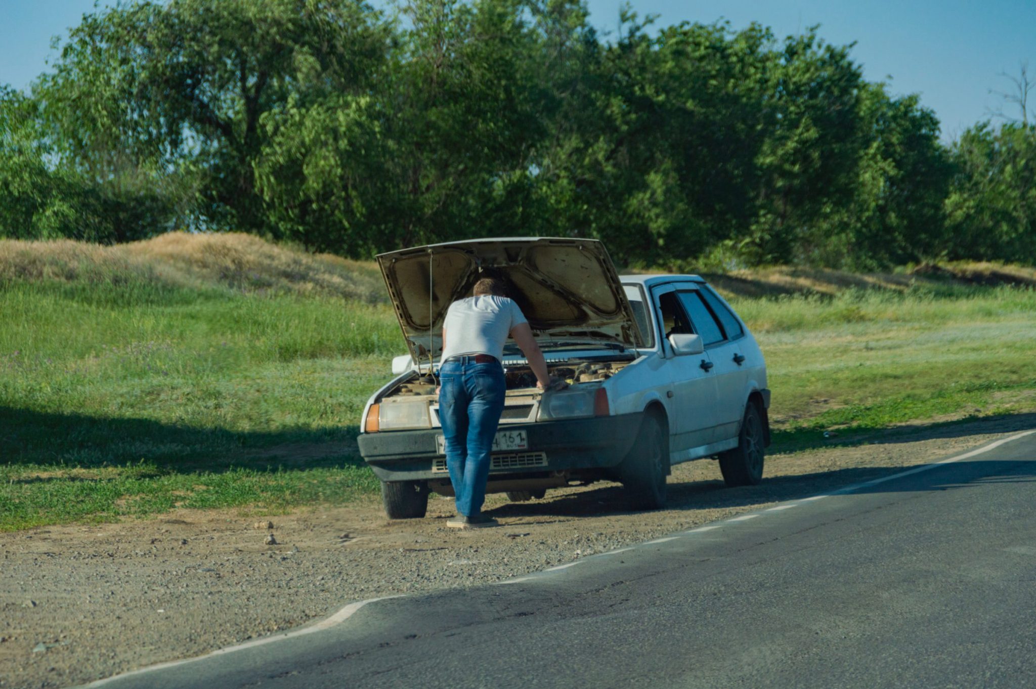 Seu carro quebrou na estrada? Saiba como proceder para não ficar parado