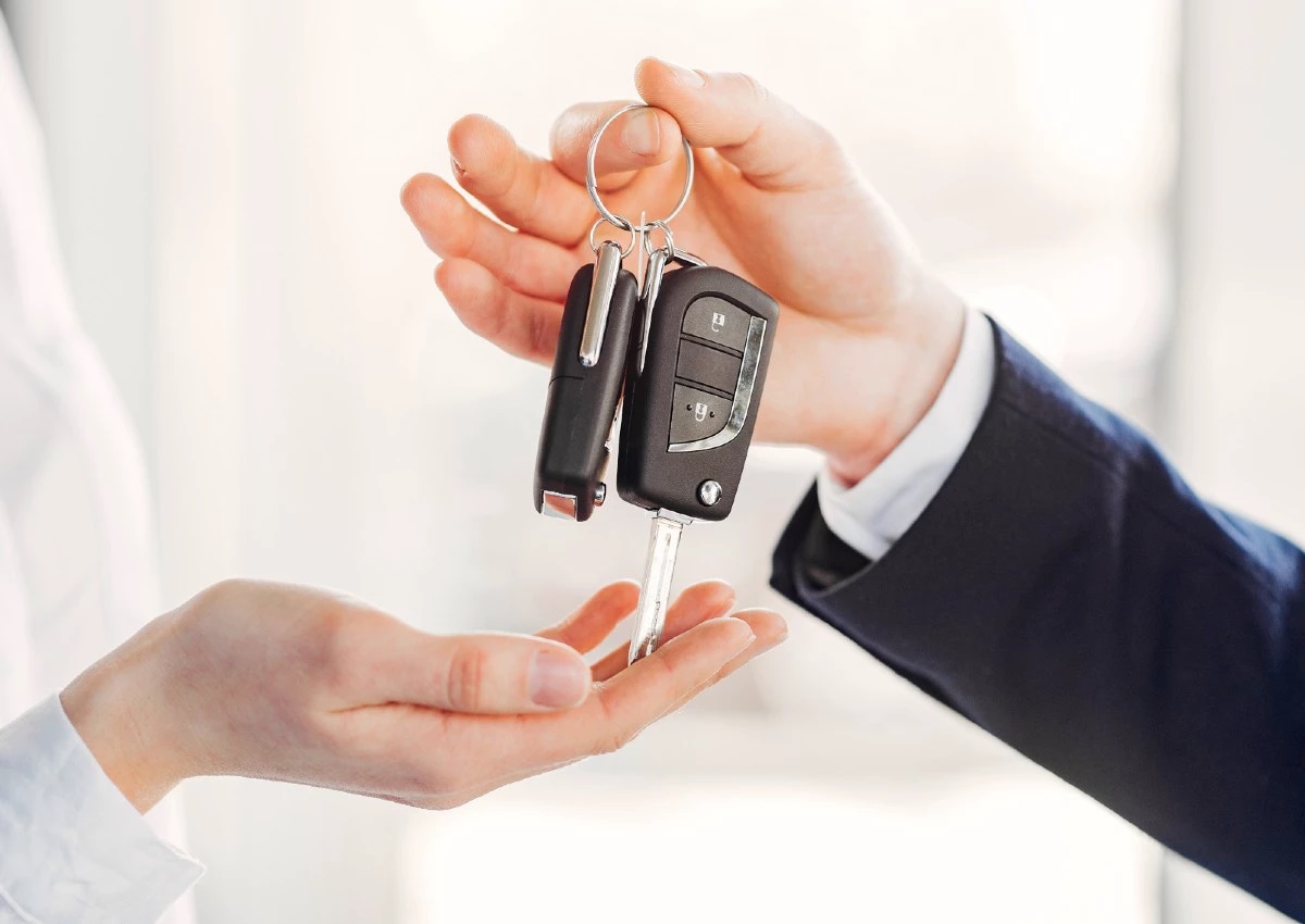 Emprestar o veículo a condutor com a CNH vencida: o que pode acontecer?