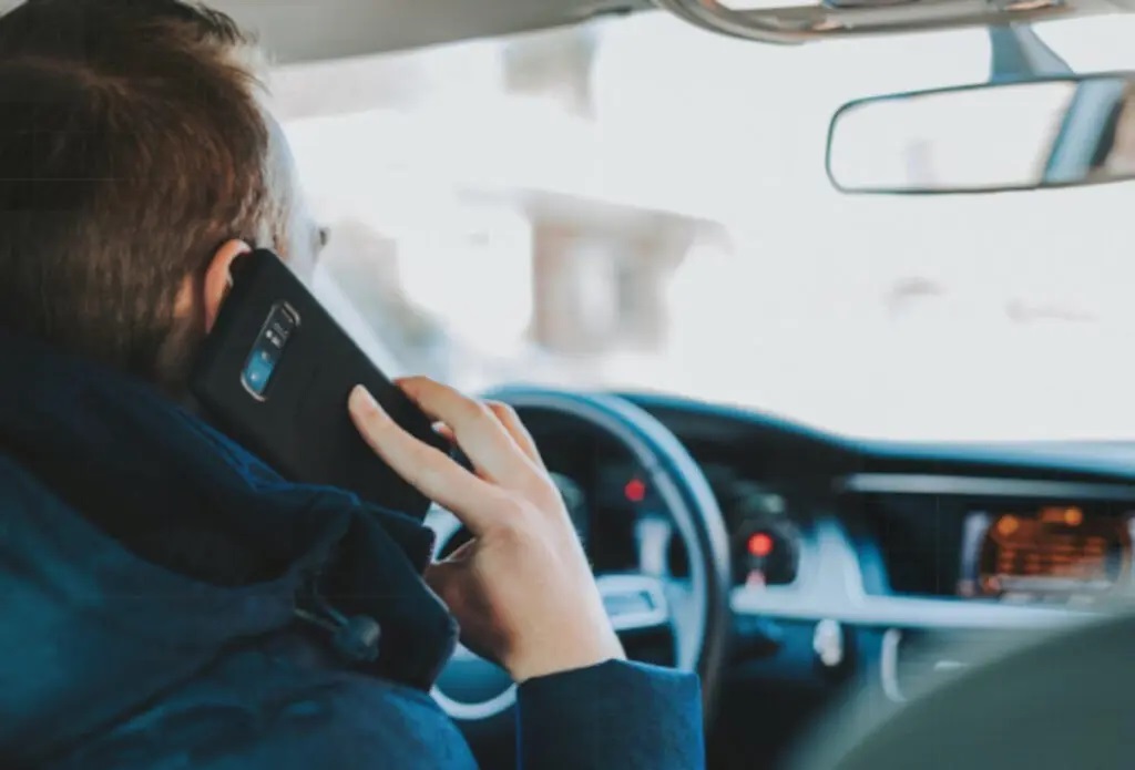 Celular no trânsito: o que pode ou não pode na legislação?