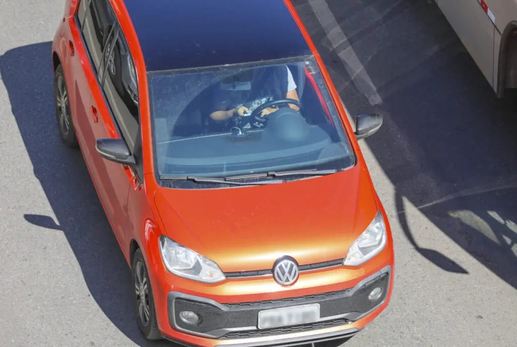 Aumentam ações de combate ao uso do celular ao volante
