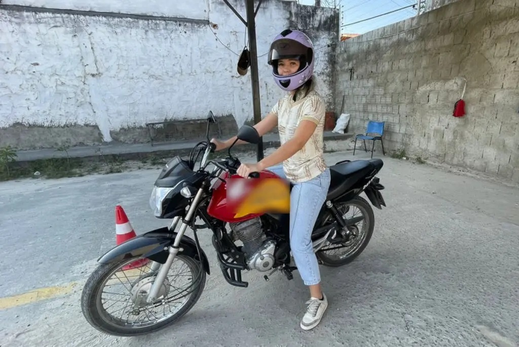Dia do Motociclista: mulheres driblam desafios para tirar CNH e pilotar motocicleta