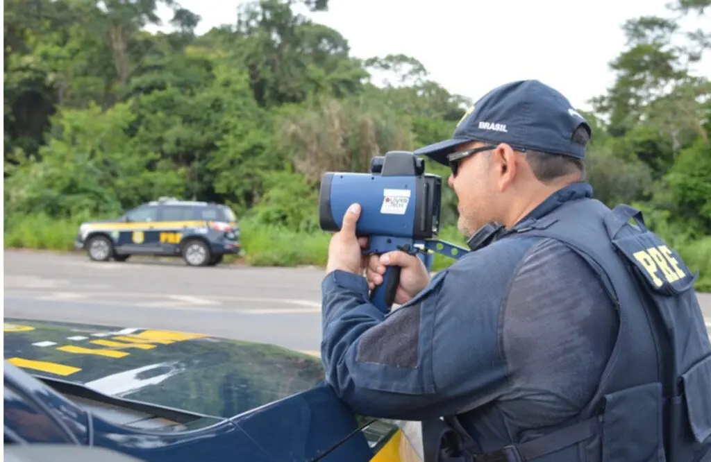 Radar que fiscaliza velocidade média pode virar realidade, em breve, no Brasil