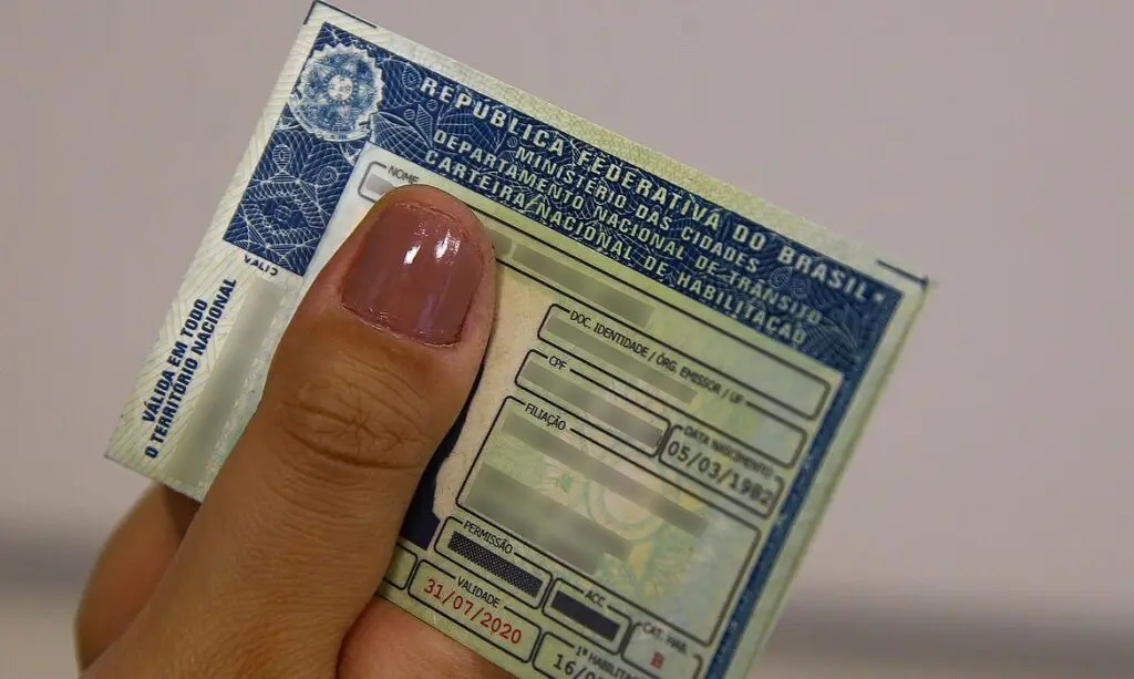 O que pode acontecer com a CNH ao somar 40 pontos?