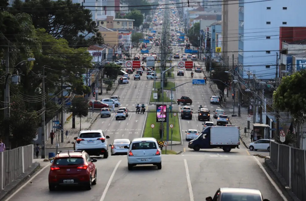 Veja quando é obrigatória a troca de placa do veículo para o novo modelo
