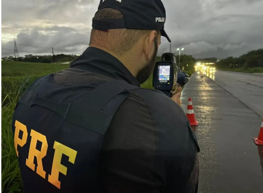 Excesso de velocidade e ultrapassagens proibidas somam metade das infrações registradas no Brasil
