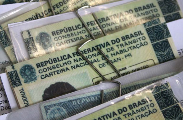 PL que prevê avaliação psicológica obrigatória para renovar CNH avança na Câmara