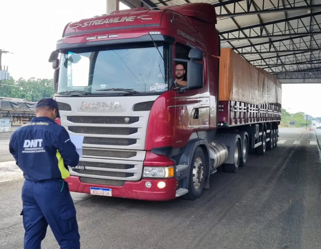 DNIT esclarece sobre transbordo de carga excedente